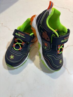 Disney Buzz Lightyear Kids' Navy & Neon Green Light-Up Athletic Shoes Size 9